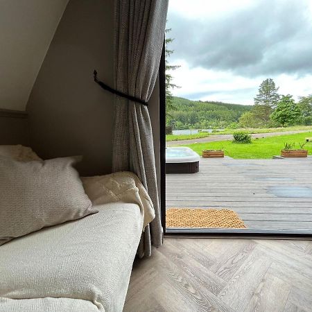 Bonnie Lodge-Lochside Location With Hot Tub อินเวอร์การ์รี ภายนอก รูปภาพ