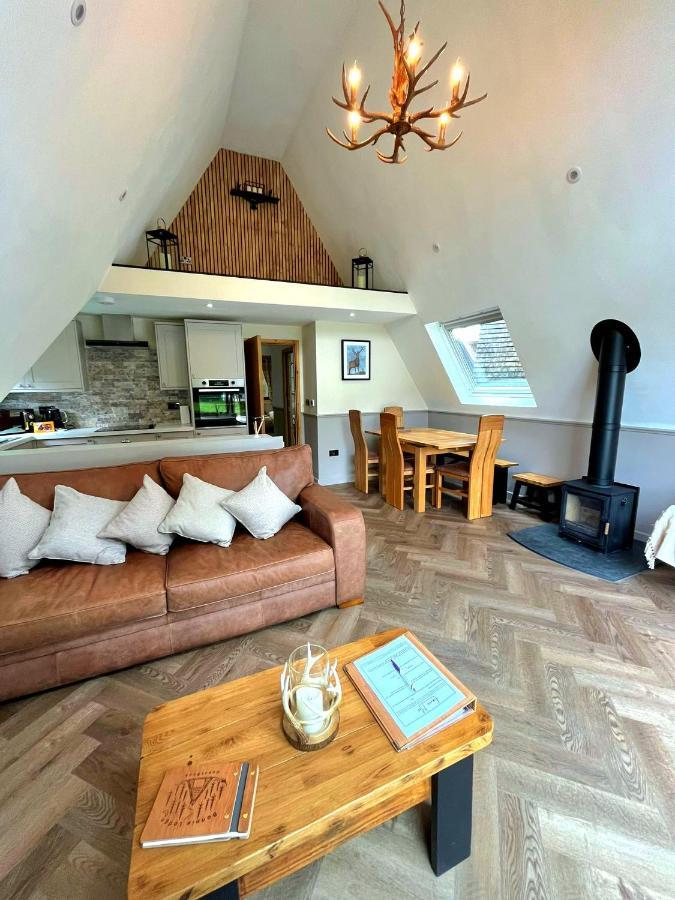 Bonnie Lodge-Lochside Location With Hot Tub อินเวอร์การ์รี ภายนอก รูปภาพ