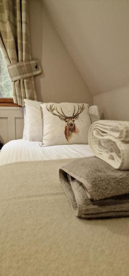 Bonnie Lodge-Lochside Location With Hot Tub อินเวอร์การ์รี ภายนอก รูปภาพ