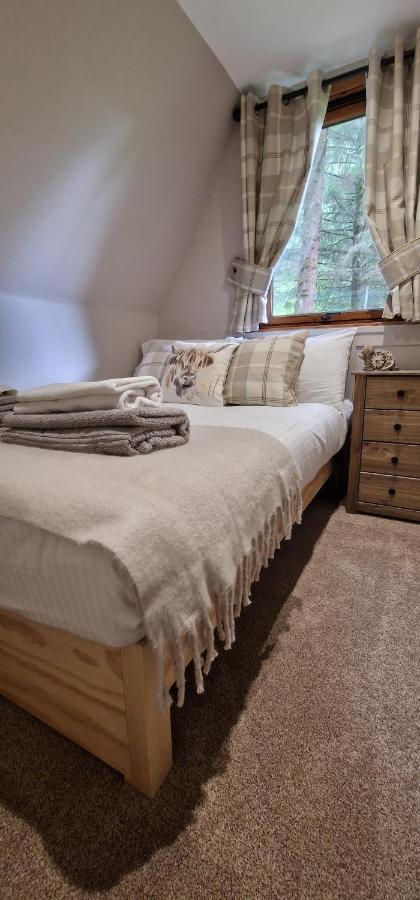 Bonnie Lodge-Lochside Location With Hot Tub อินเวอร์การ์รี ภายนอก รูปภาพ