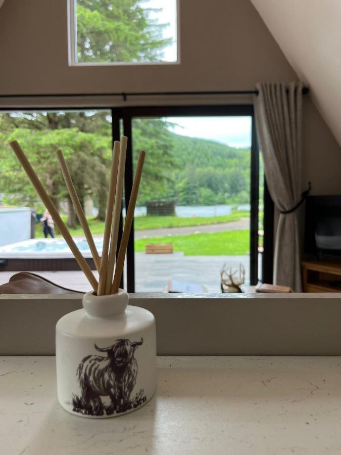 Bonnie Lodge-Lochside Location With Hot Tub อินเวอร์การ์รี ภายนอก รูปภาพ