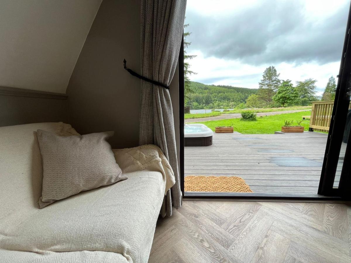 Bonnie Lodge-Lochside Location With Hot Tub อินเวอร์การ์รี ภายนอก รูปภาพ